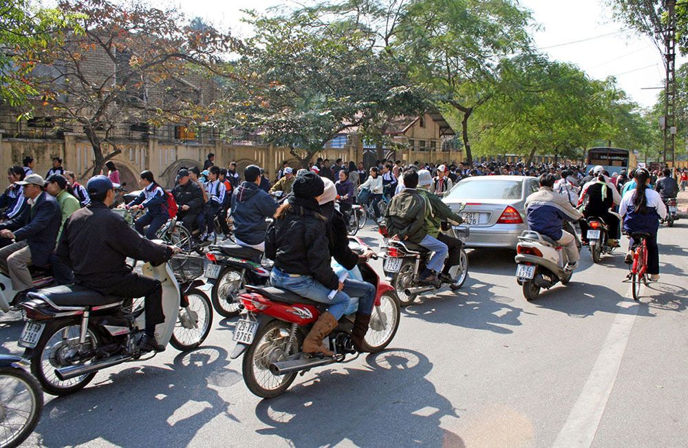 Druk straatverkeer in Hanoi