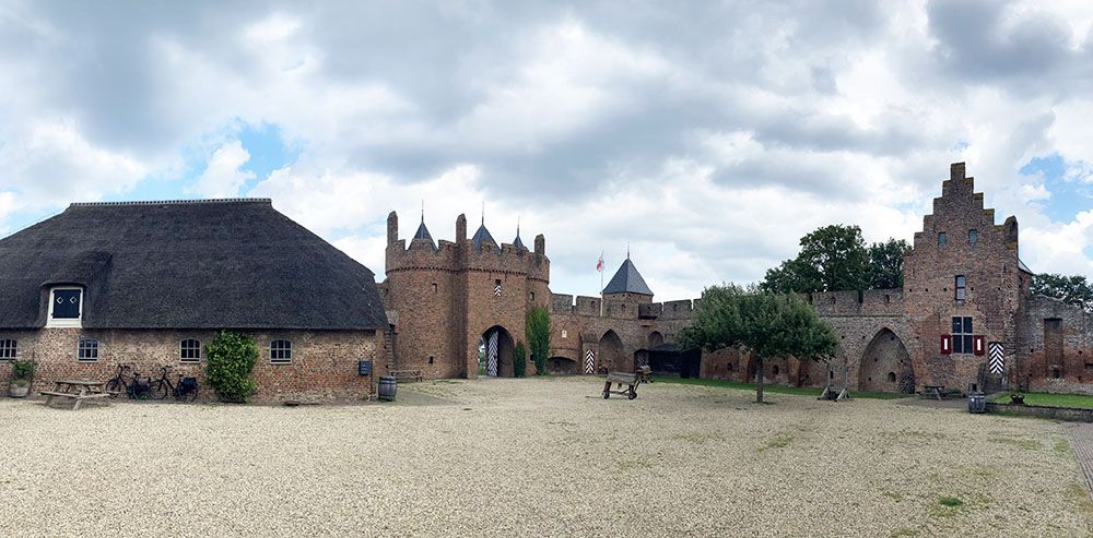 Binnenplein van Kasteel Doornenburg