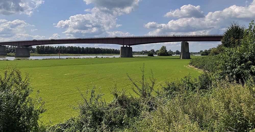 Brug over Nederrijn