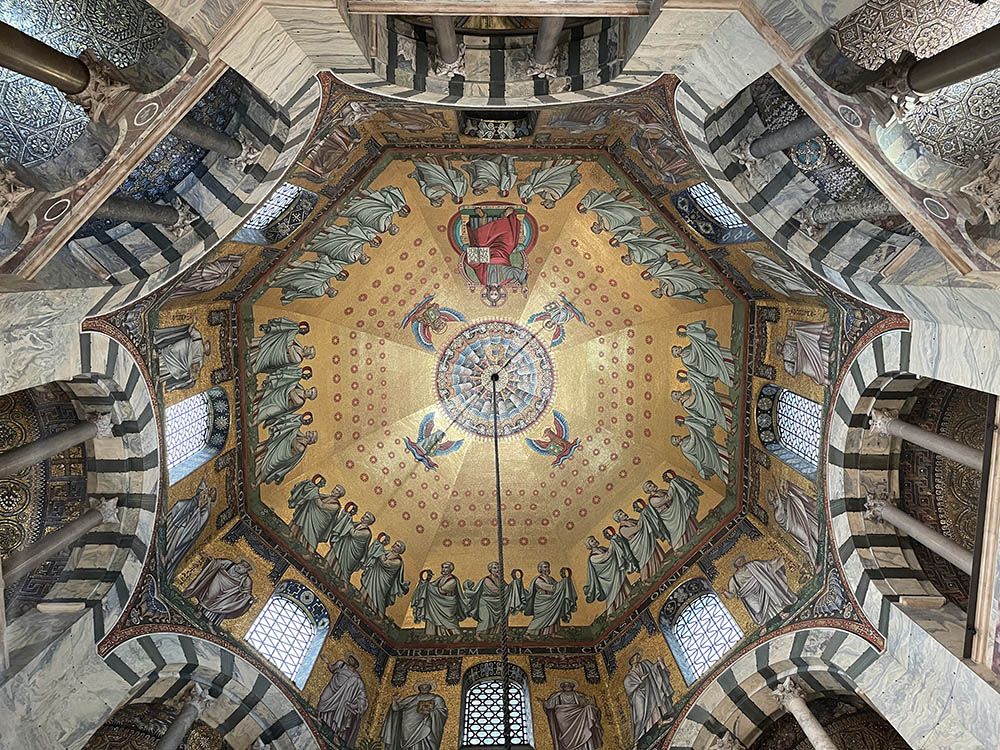 Plafond van de kapel van de Dom in Aken