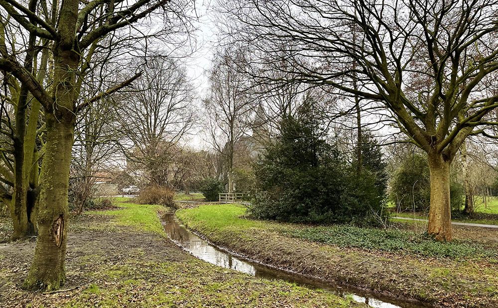 Parkje op weg naar het station