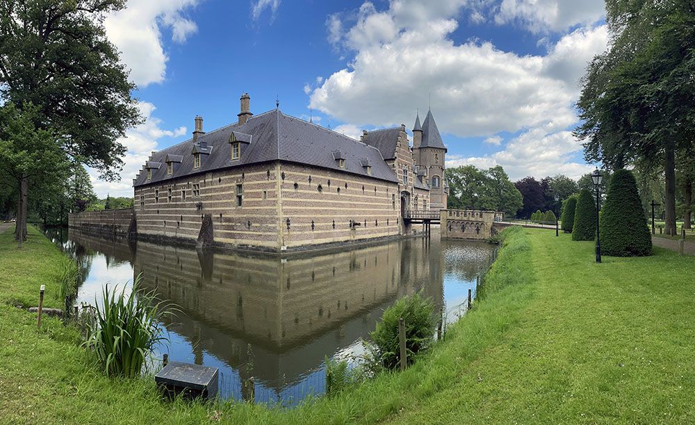 Kasteel met voorburcht