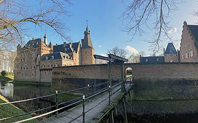 Heuvelachtige boswandeling over het Dorenweertsepad