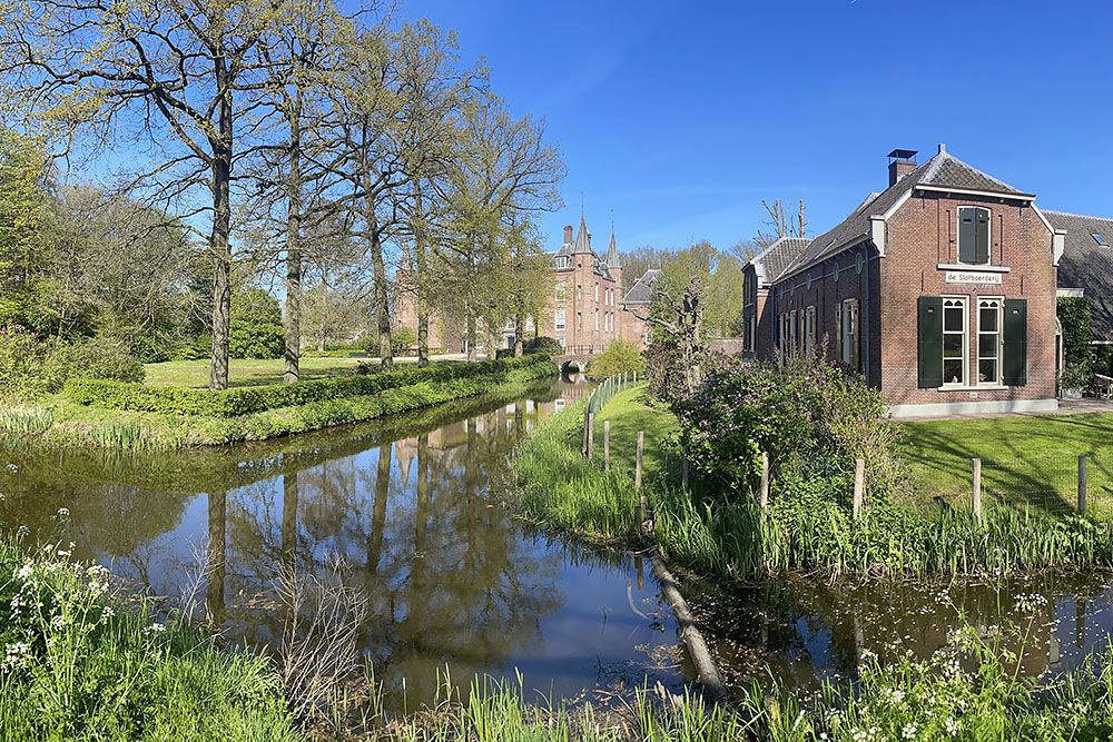 Kasteel en boerderij in Oud-Zuilen tijdens fietstocht rond Utrecht