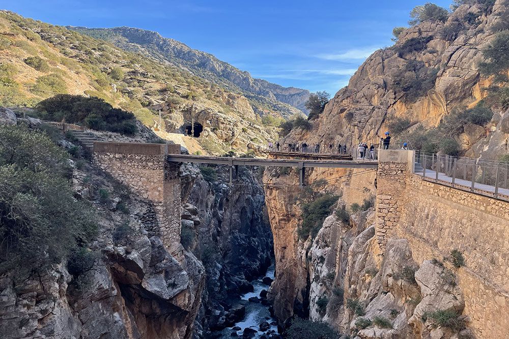 Brug over kloof