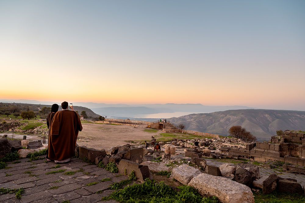 Uitzicht vanaf Um Qais met in de verte uitzicht op Israël, Libanon en Syrie.