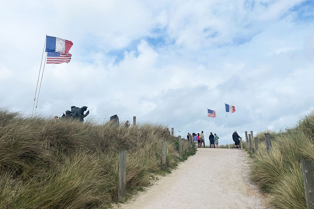 Monument op duintop