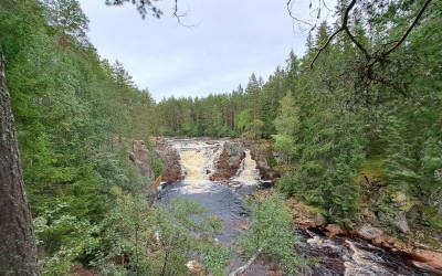 Wandeling bij de Brattfallet waterval in Värmland