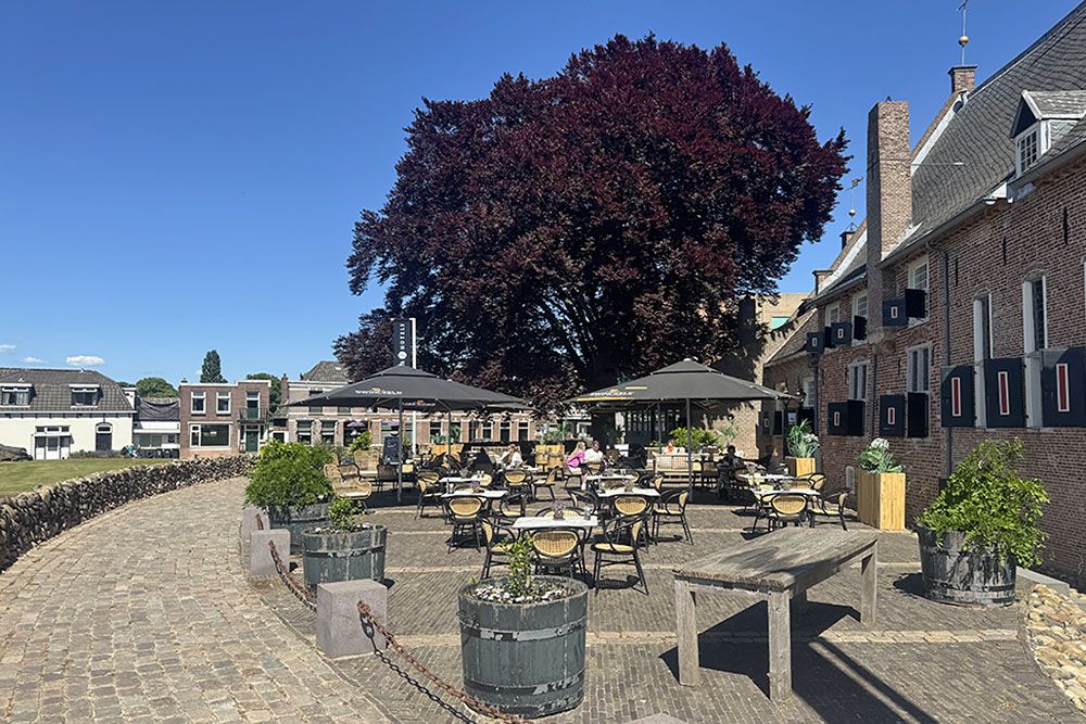 grijsopreis-nederland-highlight-coevorden-kasteelterras-mobiel Terras bij het kasteel