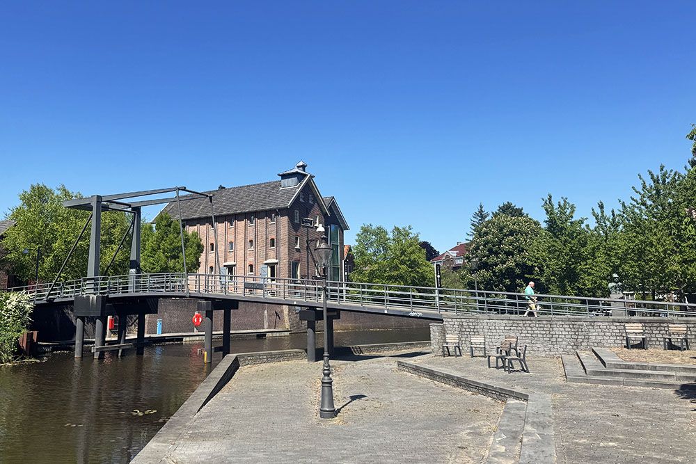 grijsopreis-nederland-highlight-coevorden-loopbrug-mobiel Loopbrug op weg naar het kasteel