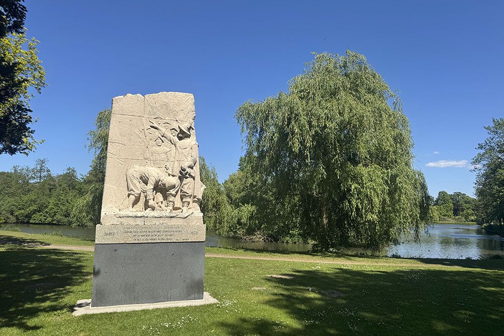 grijsopreis-nederland-highlight-coevorden-park-monument-mobiel Monument in het park