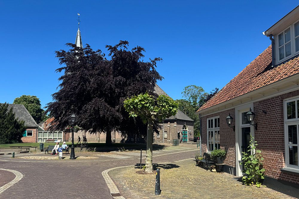 grijsopreis-nederland-highlight-pieterpad-etappe8-gramsbergen-plein-mobiel Plein in Gramsbergen