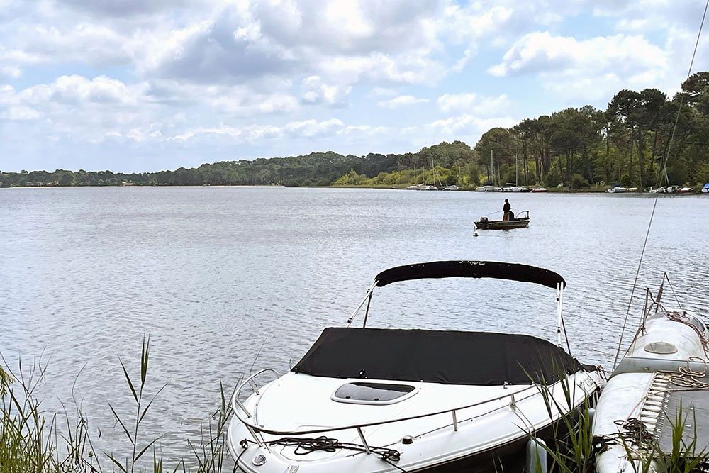 grijsopreis-frankrijk-highlight-les-landes-bootje-mobiel bootje