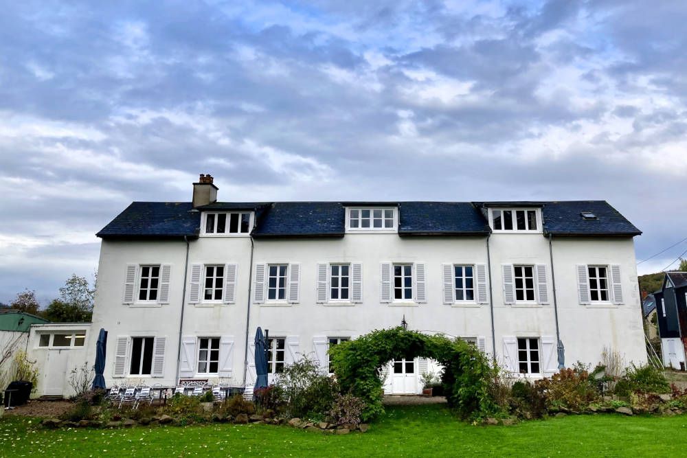 grijsopreis-nieuwsbericht-wandelvakantie-morvan-chateaudupommoy-mobiel
