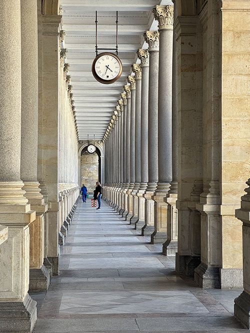 grijsopreis-tsjechie-highlight-karlsbad-colonnade-portrait1 Colonnade