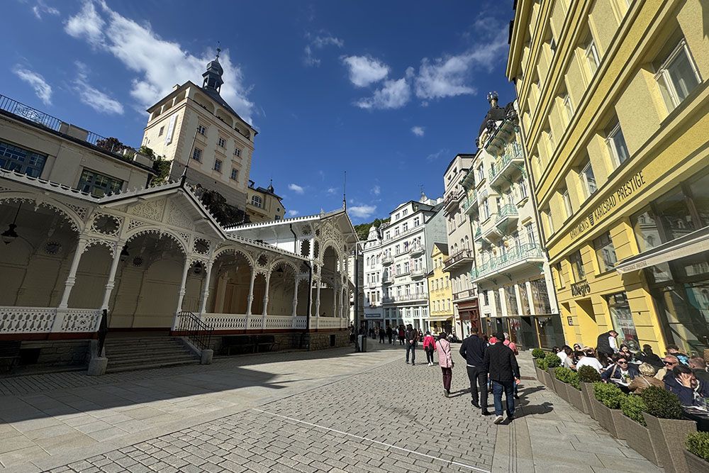 grijsopreis-tsjechie-highlight-karlsbad-colonnade2-mobiel Colonnade van buiten