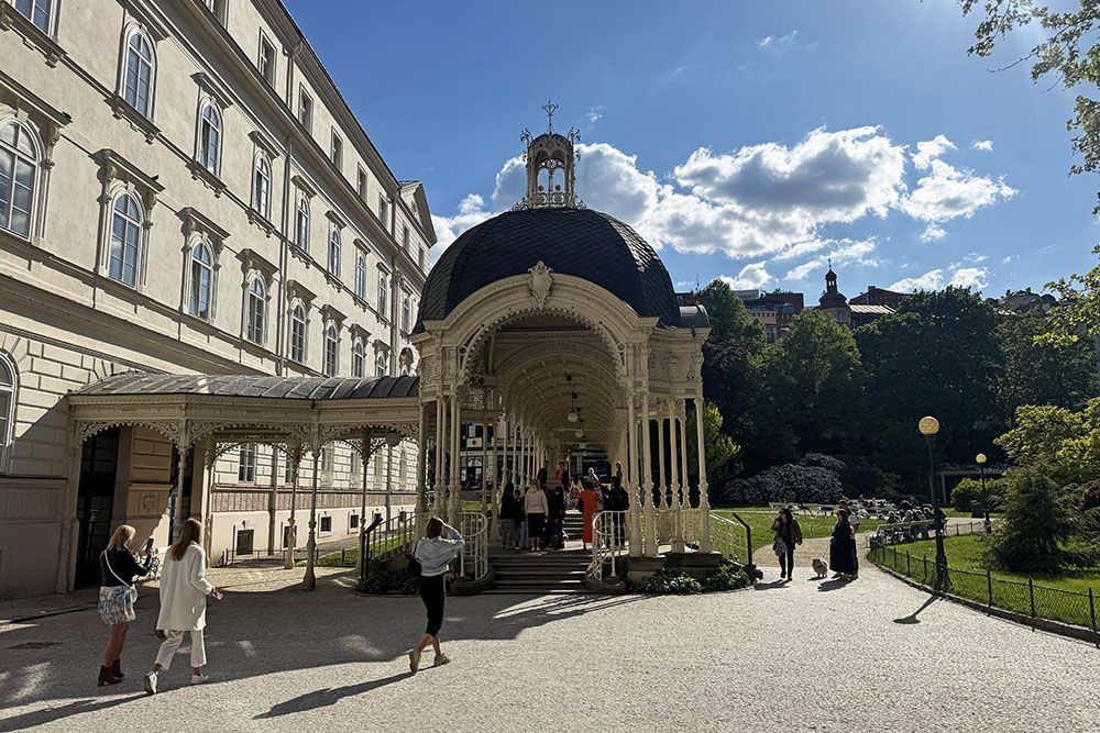 grijsopreis-tsjechie-highlight-karlsbad-parkcolonnade-mobiel Parkcolonnade