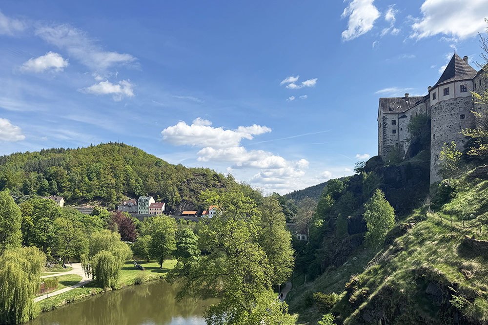 grijsopreis-tsjechie-highlight-loket-kasteel-aan-rivier-mobiel Kasteel Loket aan de rivier