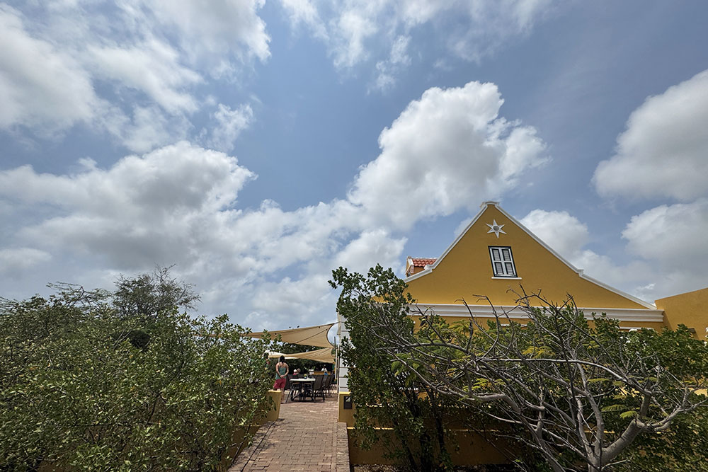 grijsopreis-caribisch-nederland-curacao-highlight-landhuizen-ksm-entree-mobiel Landhuis Klein Santa Martha