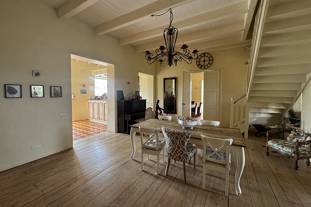 grijsopreis-caribisch-nederland-curacao-highlight-landhuizen-ksm-interieur-mobiel Landhuis Klein Santa Martha van binnen
