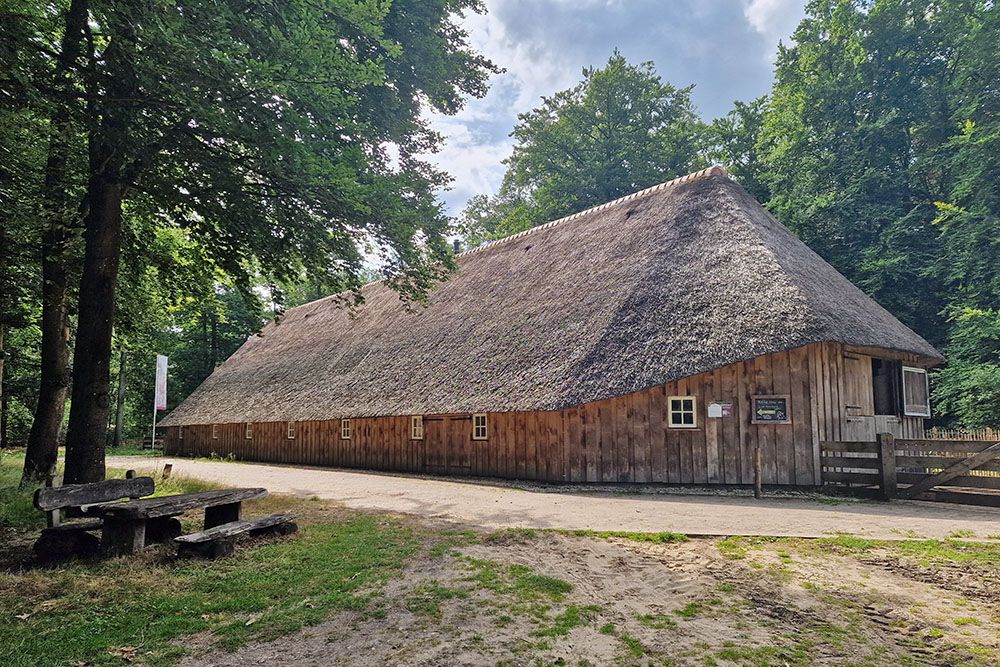 grijsopreis-nederland-highlight-pieterpad-etappe11-schaapskooi-mobiel schaapskooi van kleinschalig agrarisch cultuurlandschap Twilhaar