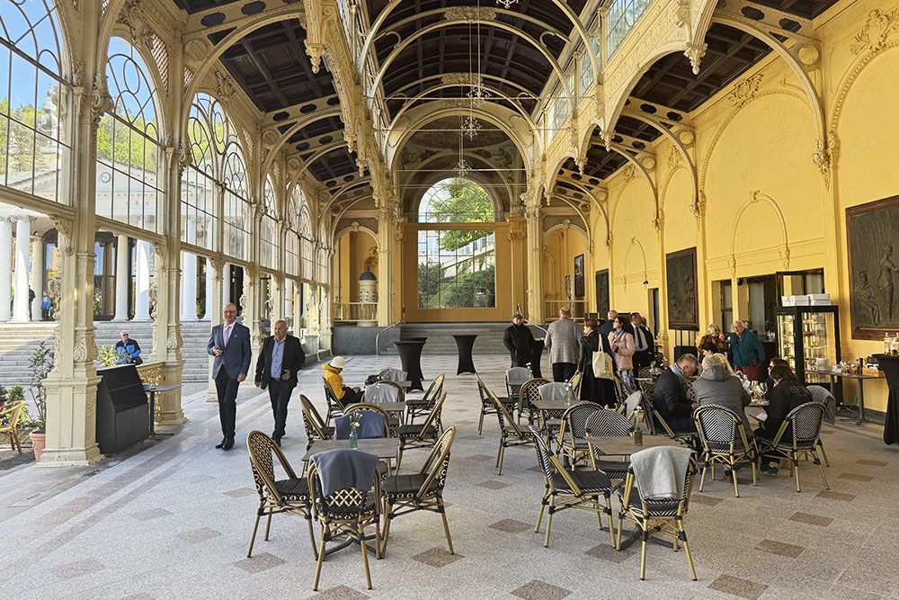 grijsopreis-tsjechie-highlight-marienbad-colonnade-binnen-mobiel In de colonnade