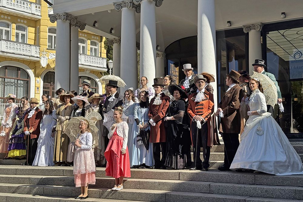 grijsopreis-tsjechie-highlight-marienbad-kostuums-mobiel Kostuums