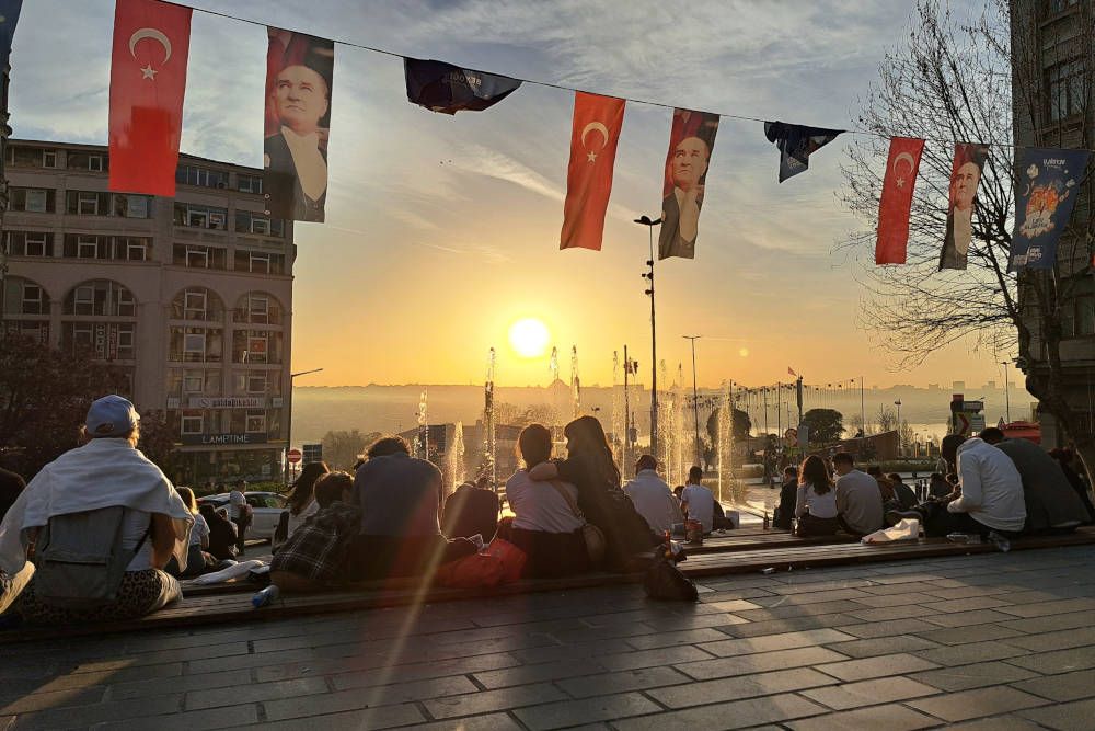 grijsopreis-turkije-hoogtepunten-istanbul-plein-zonsondergang-mobiel