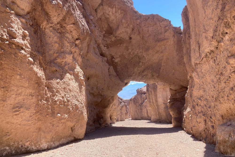 grijsopreis-verenigde-staten-mojave-death-valley-natural-bridge-mobiel