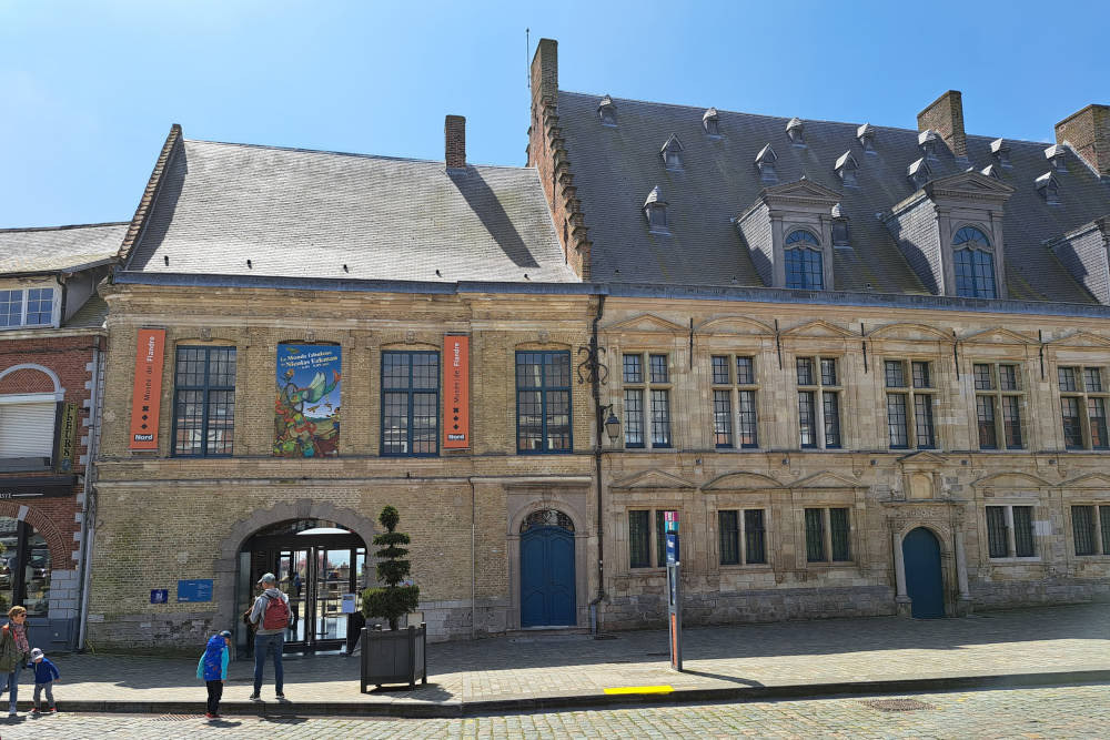 grijsopreis-frankrijk-cassel-museum-buitenzijde-mobiel