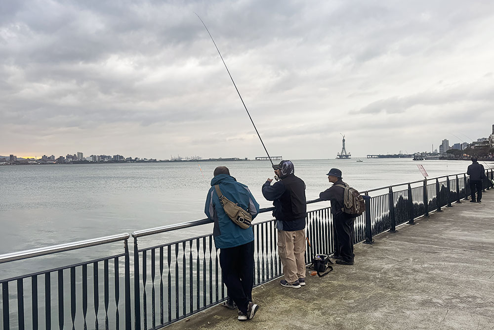 grijsopreis-taiwan-highlight-tamsui-visser-mobiel Visser in Tamsui, Taiwan