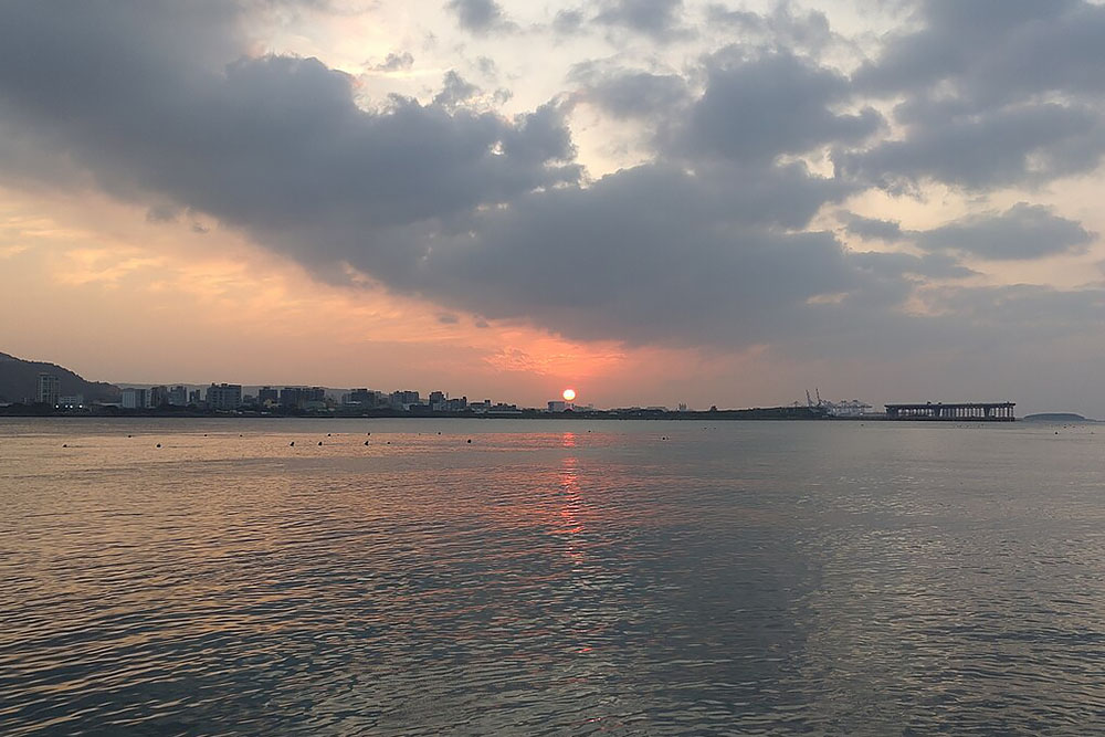 grijsopreis-taiwan-highlight-tamsui-zonsondergang2-mobiel foto via Wiki Commons - no restrictions license