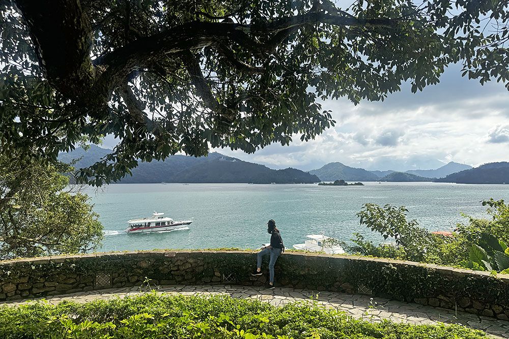 grijsopreis-taiwan-highlight-sun-moon-lake-haventje Bootjes op het meer