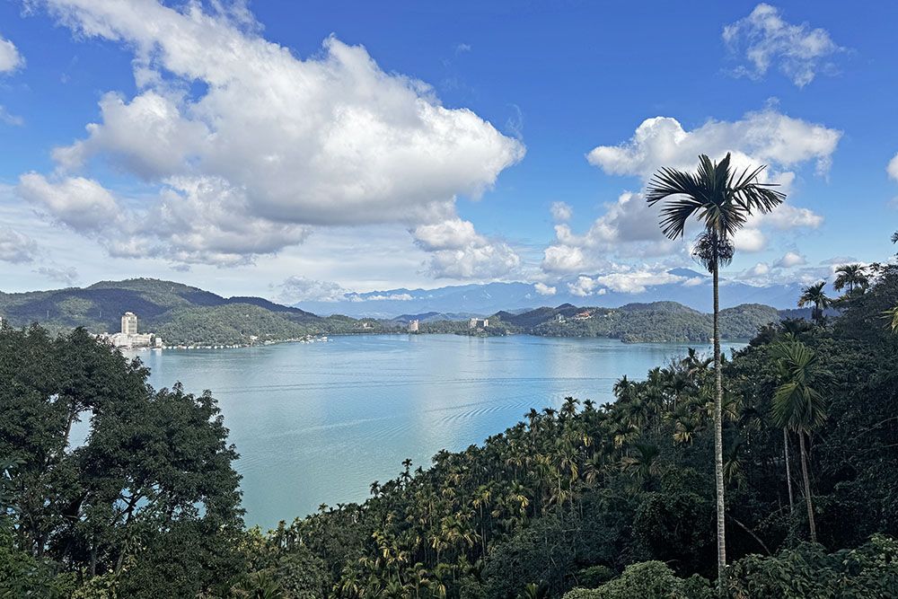 grijsopreis-taiwan-highlight-sun-moon-lake-uitzicht1 Uitzicht op het meer
