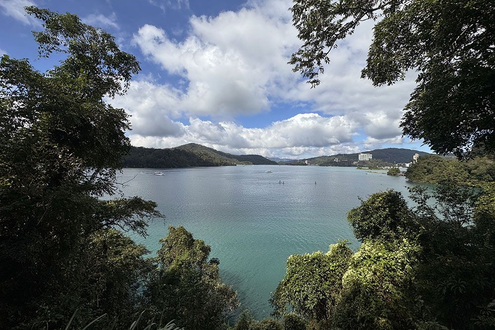 grijsopreis-taiwan-highlight-sun-moon-lake-uitzicht2 Uitzicht op het meer