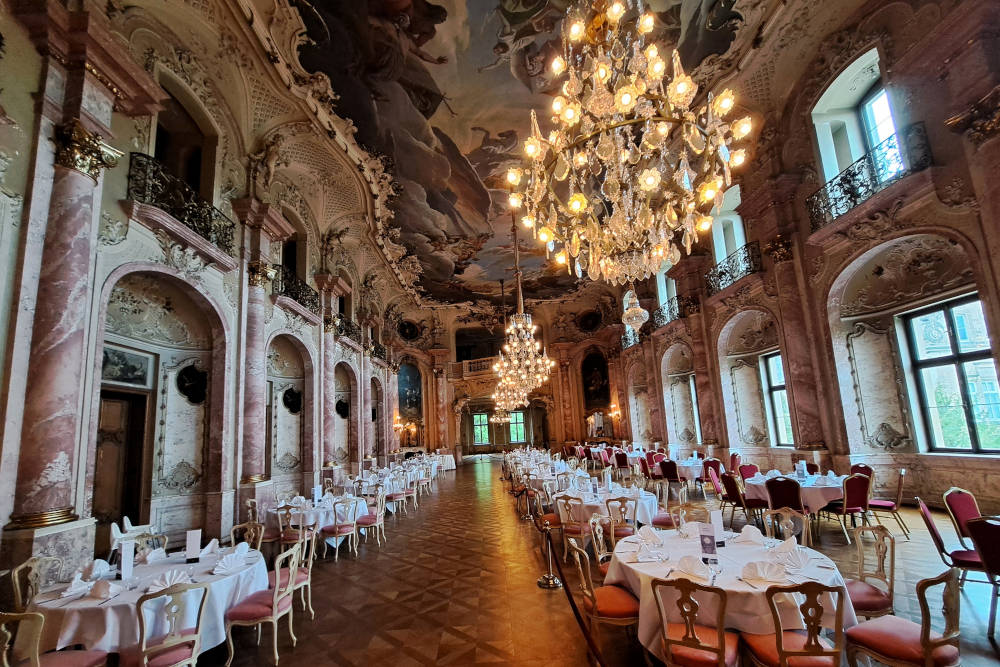 grijsopreis-duitsland-reistips-nedersaksen-feestzaal-buckeburg