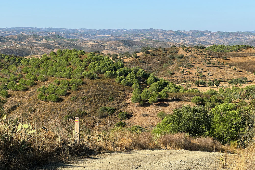grijsopreis-portugal-highlight-via-algarviana-wandelingen-rondwandeling-zandweg Zandweg