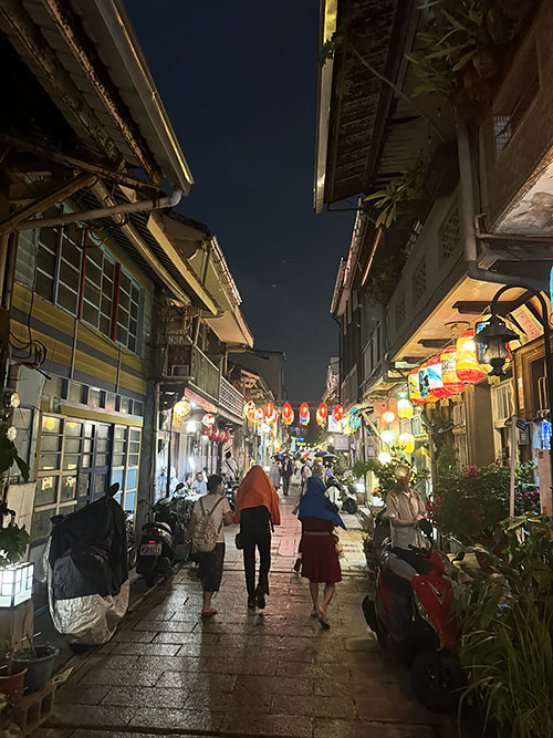 Oud straatje met eettentjes in Tainan
