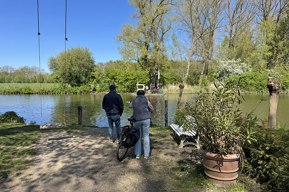 Wachten voor het pontje