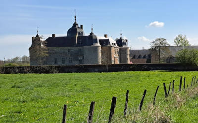 Fraaie kastelenfietsroute naar Château Lavaux-Sainte-Anne
