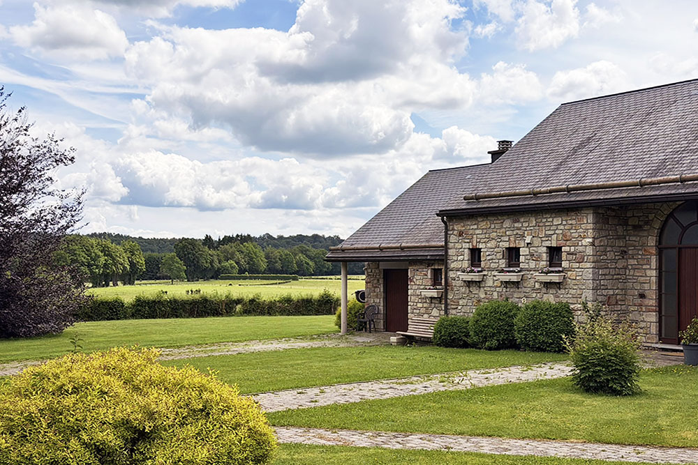 Typische Ardense bouwstijl van natuurstenen huizen