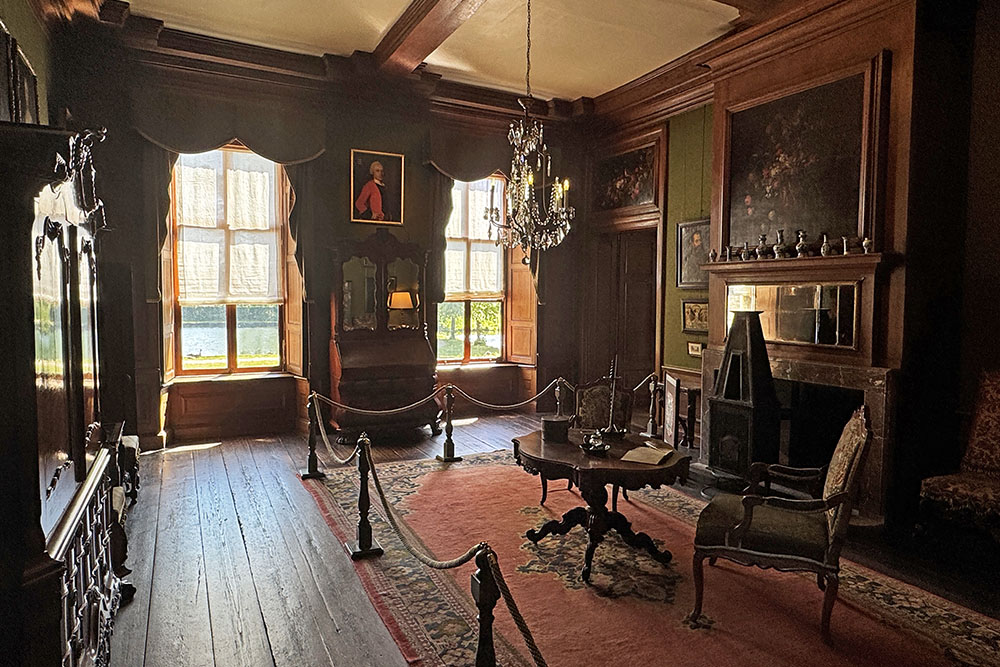 Een van de vele kamers in kasteel Cannenburch