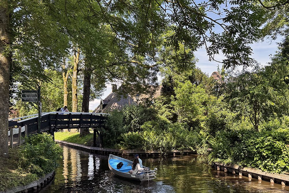 Bootje varen in Giethoorn