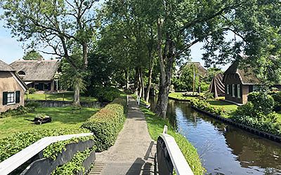 Giethoorn en de Weerribben‑Wieden in waterrijk Noord-Nederland